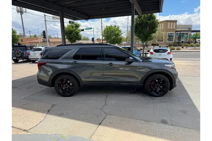 2020 Explorer ST AWD image 4