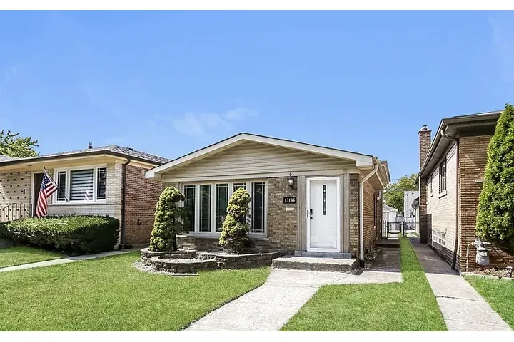 $1570 : AVAILABLE NOW IN CHICAGO IL image 3