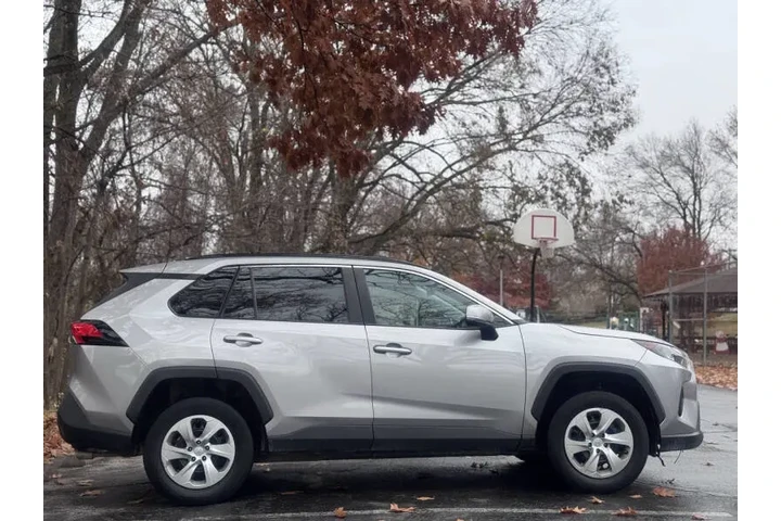 $15999 : 2021 RAV4 LE image 7