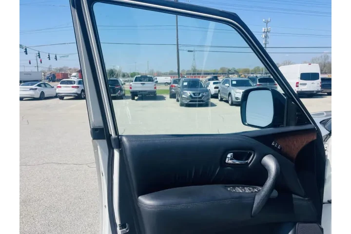 $9999 : 2013 QX56 image 10