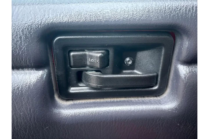 $12054 : Jeep Wrangler 2001 Sport 4WD image 2