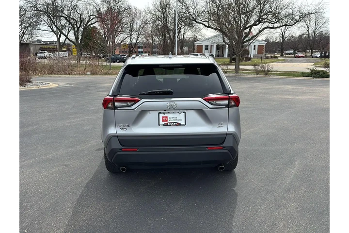 $18992 : 2021 RAV4 LE image 8