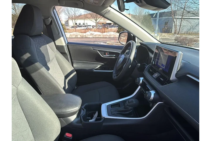 $26000 : Gold Certified2024 RAV4 XLE image 10