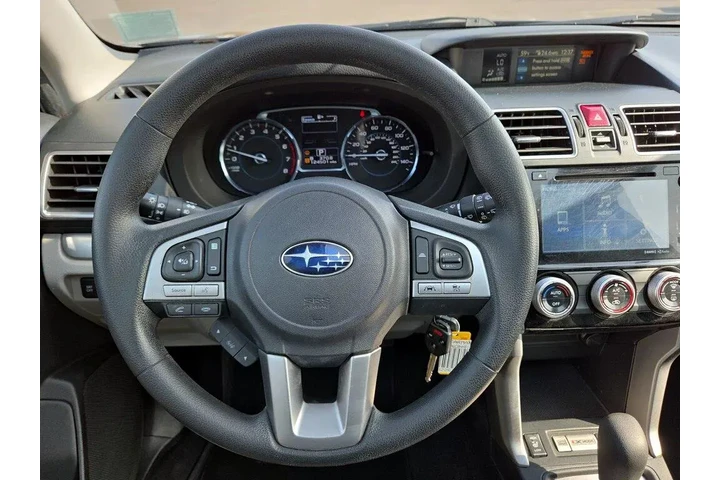 $13599 : Subaru Forester 2017 AWD 2.5 image 9