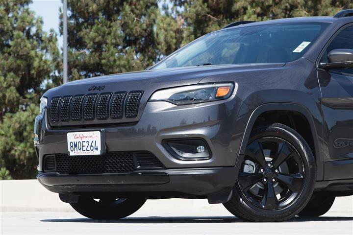 2019 Cherokee Altitude image 5