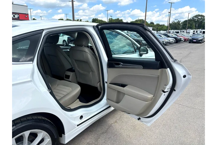 $9980 : 2019 Fusion SE FWD image 10
