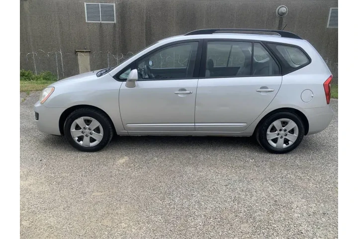 $3995 : 2009 Rondo LX image 3