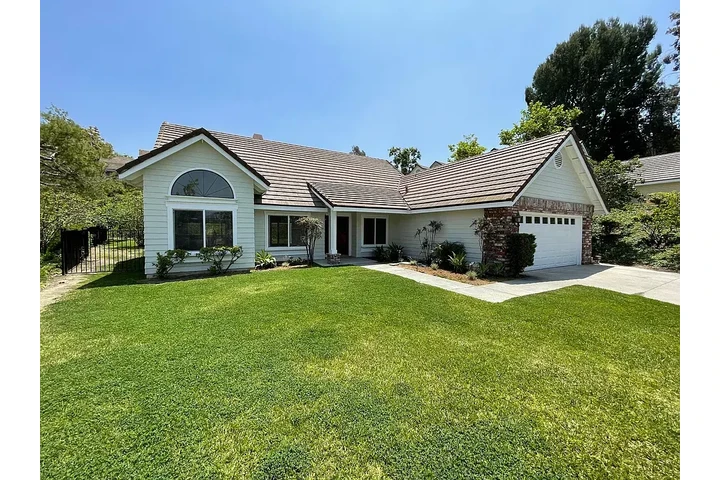 $2000 : E Ardmore St, Anaheim, CA image 1