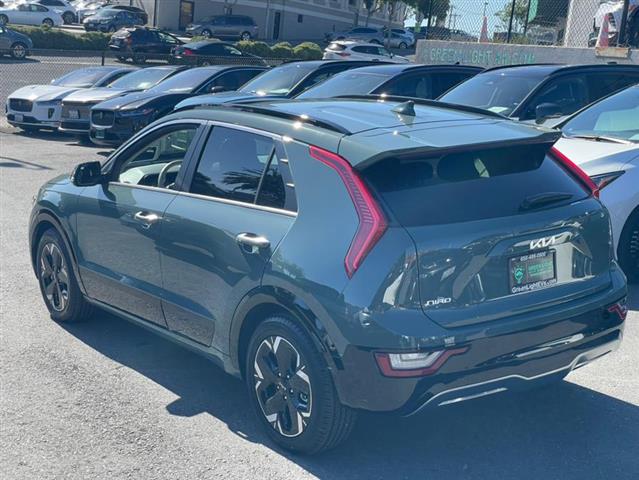 $28900 : Used 2023 Niro EV Wave for sa image 8