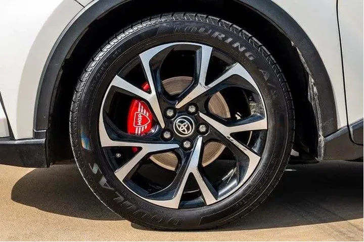 $18862 : Toyota C-HR 2020 XLE 4dr Cro image 8