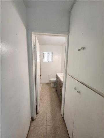 $1050 : Apt 1 rec cerca del colegio Ba image 4