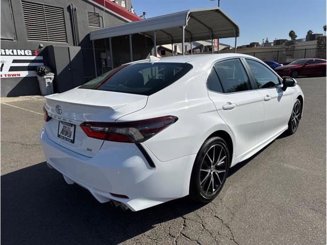 2023 Camry SE image 4