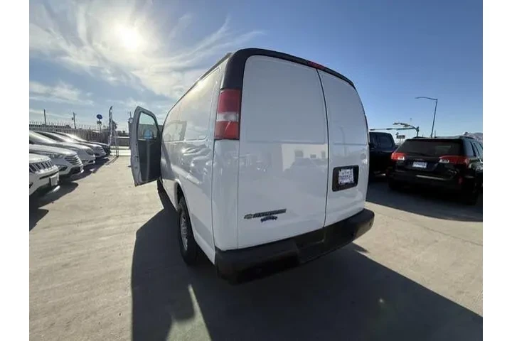 $17900 : 2020 Express 2500 image 7