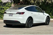$32976 : Tesla Model Y 2023 AWD 4dr C thumbnail