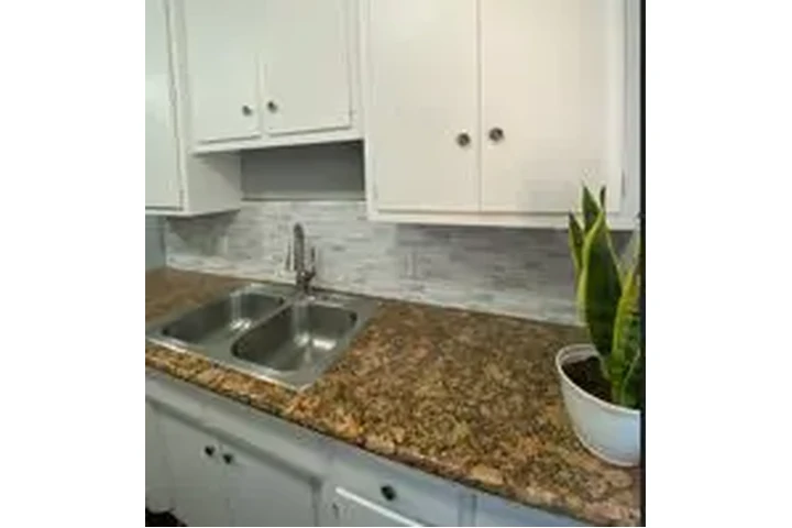 $1795 : HAWTHORNE Y INGLEWOOD A image 6