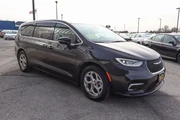 $30688 : 2024 Pacifica Limited FWD thumbnail