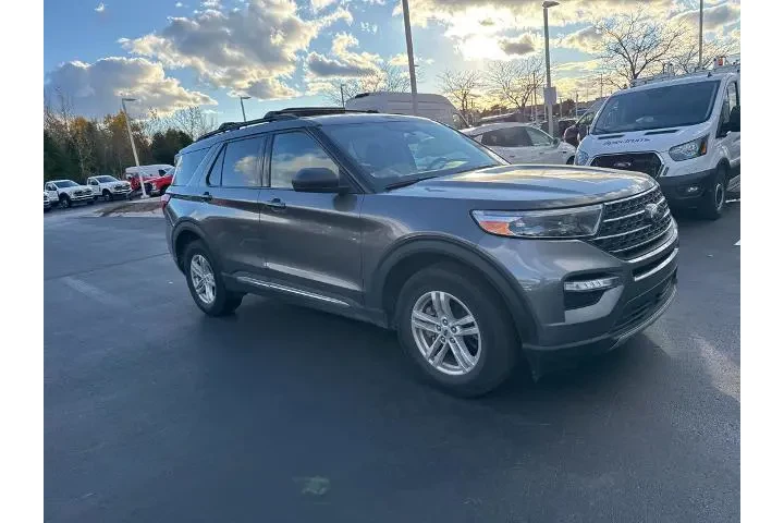 $32825 : Ford Explorer 2023 AWD XLT 4 image 4