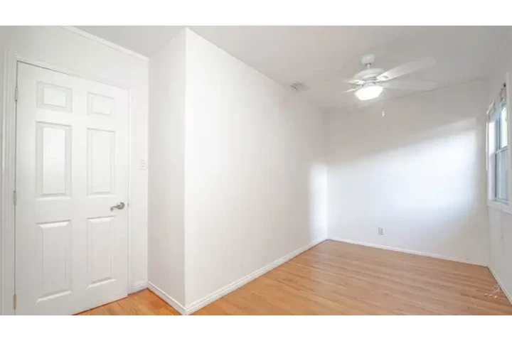 $2430 : Beautiful House in  West Adams image 10