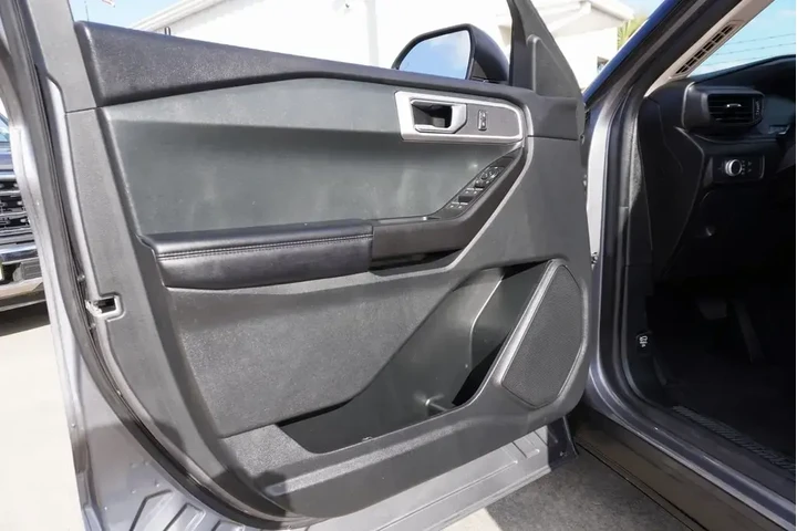 $19988 : Ford Explorer 2021 Base 4dr image 5