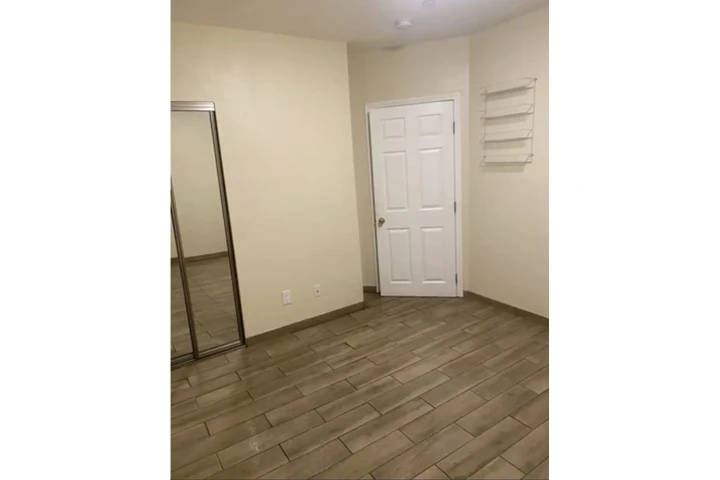 $850 : RENTO CUARTO GRANDE image 3