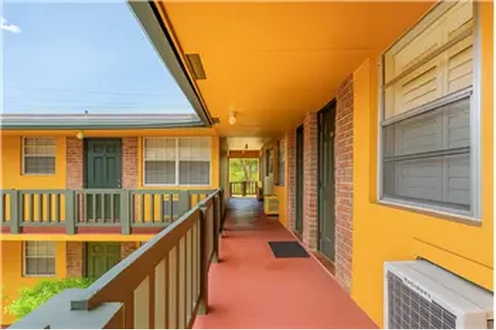 $1500 : Rental property with 1 bedro image 1