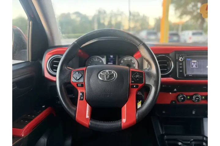 2017 Tacoma TRD Off-Road image 6