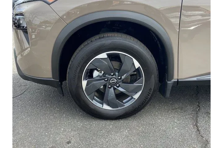 $21817 : Nissan Rogue 2025 AWD SV 4dr image 8