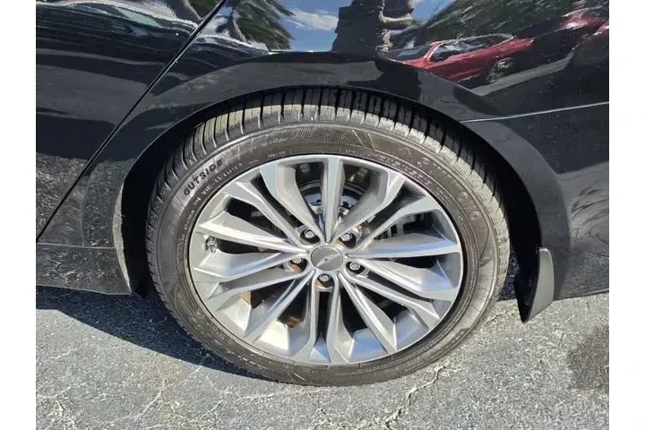 $11990 : Hyundai Genesis 2016 3.8L 4d image 7