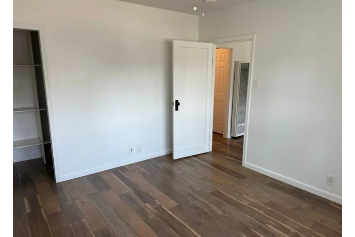 $1920 : 2 BED Home In Leimert Park, LA image 6