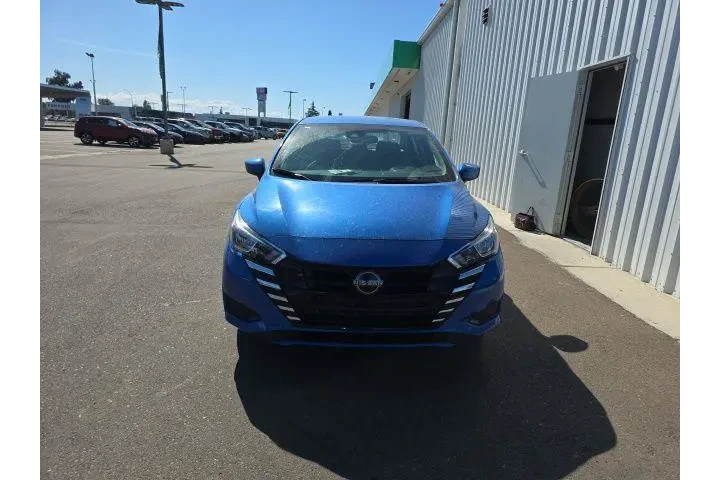 $16999 : Nissan Versa 2023 SV 4dr Sed image 2