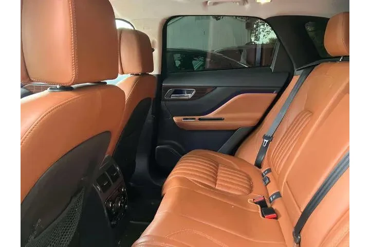$22000 : 2018 F-PACE 35t Portfolio image 9