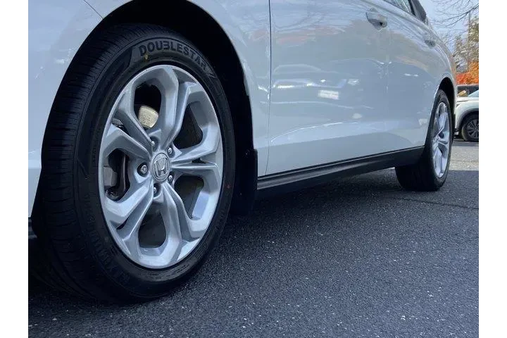 $22050 : Honda Accord 2024 LX 4dr Sed image 9