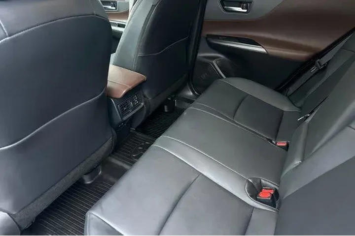 $33900 : Toyota Venza 2023 AWD XLE 4d image 7