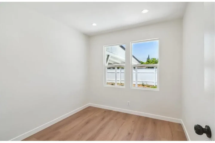 $3000 : 4Bed/2Bath House in Crenshaw image 8