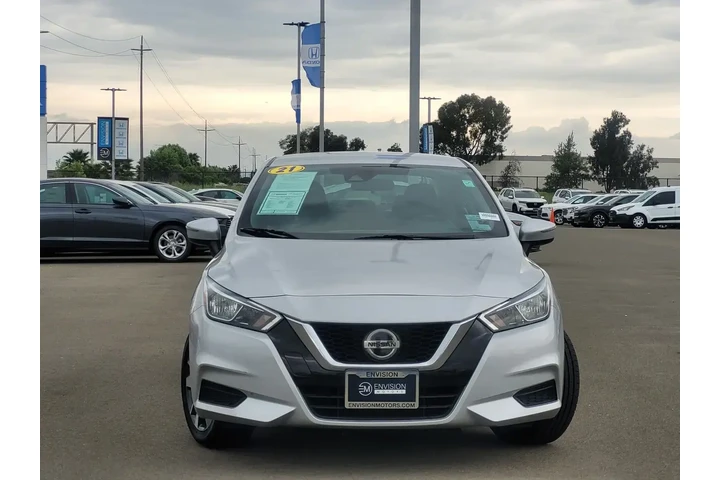 $13588 : Nissan Versa 2021 SV 4dr Sed image 2
