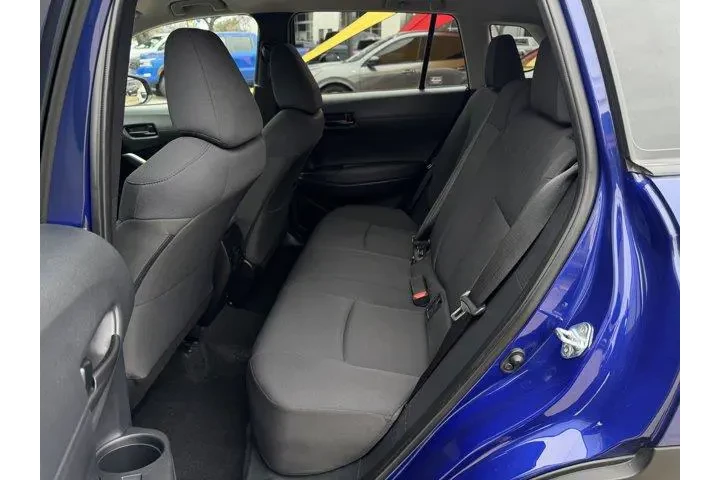 $24884 : Toyota Corolla Cross 2024 LE image 9