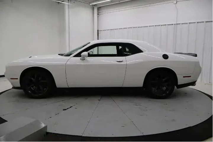 $23795 : Dodge Challenger 2023 SXT 2d image 8