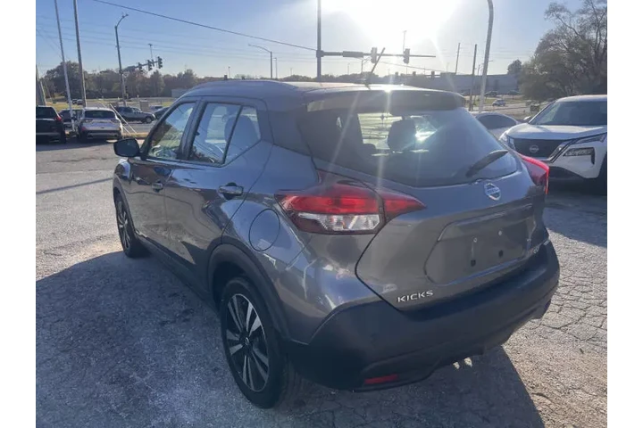 $8999 : 2020 Kicks SV image 8