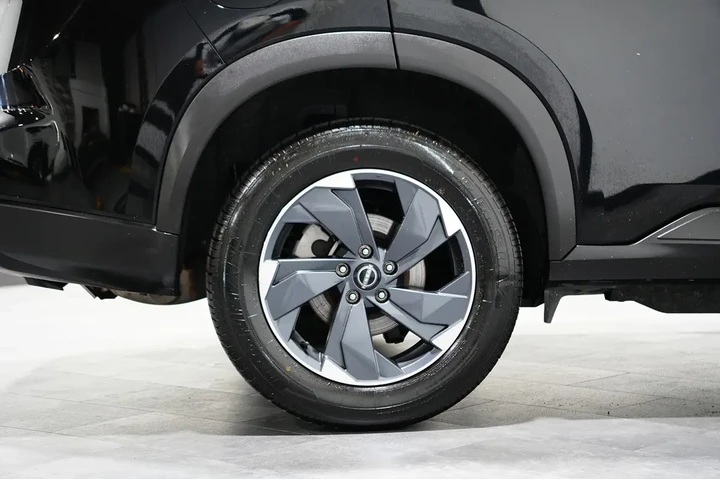 $21832 : 2025 Rogue SV image 8