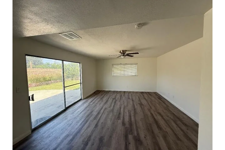 $1700 : Rialto- Move In Ready image 3