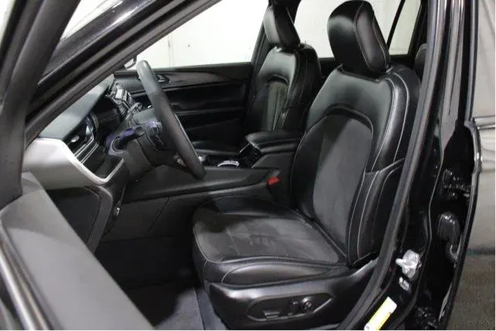 $33892 : Jeep Grand Cherokee L 2023 4 image 5