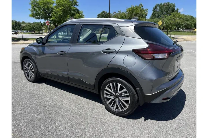 $10500 : 2023 Kicks SV image 8