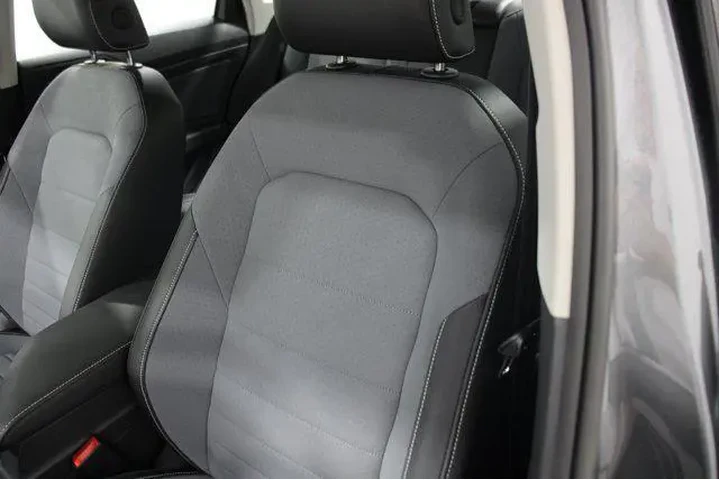 $25993 : Volkswagen Jetta 2025 SE 4dr image 4