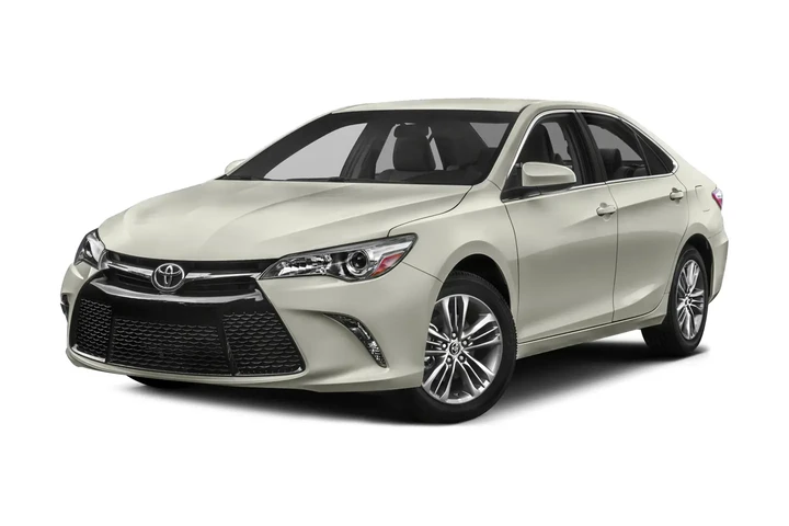 2015 Camry SE Sedan 4D image 1