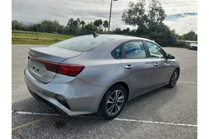 $15690 : Kia Forte 2024 LX 4dr Sedan image 4