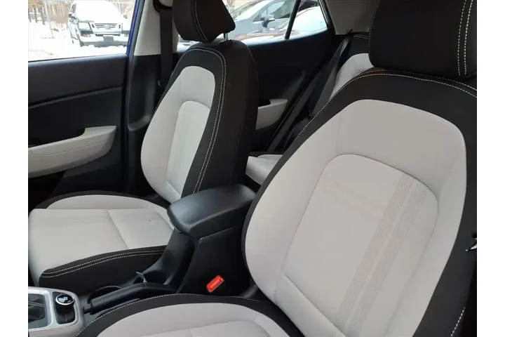 $22480 : Hyundai VENUE 2023 SEL 4dr C image 10