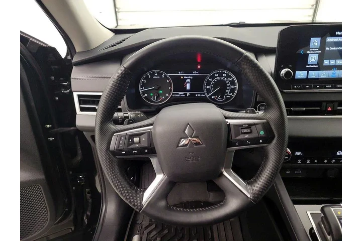 $25998 : Mitsubishi Outlander 2023 SE image 10