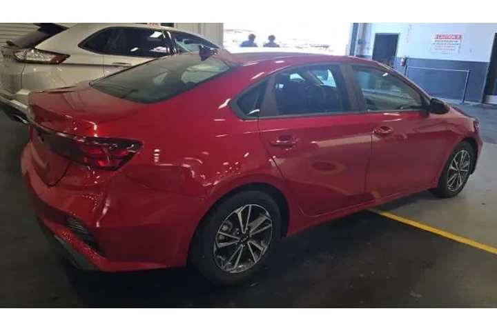 $15900 : Kia Forte 2024 LXS 4dr Sedan image 2
