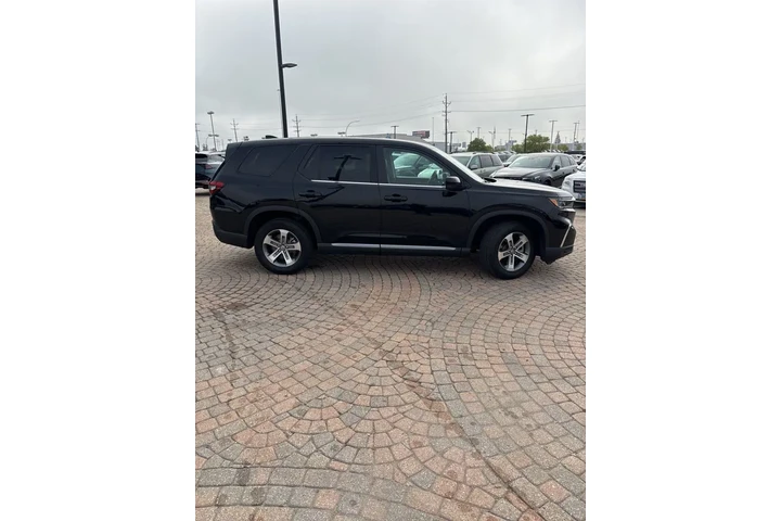 $37998 : 2023 Pilot EX-L 7 Passenger image 4