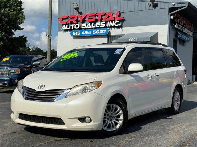 2015 Sienna XLE 8-Passenger image 3